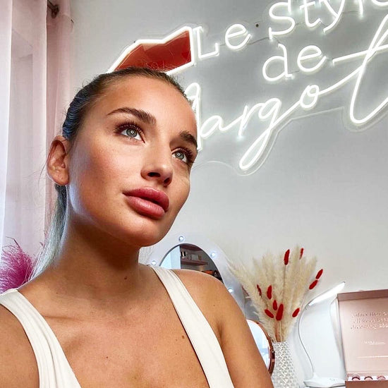 neon avec femme