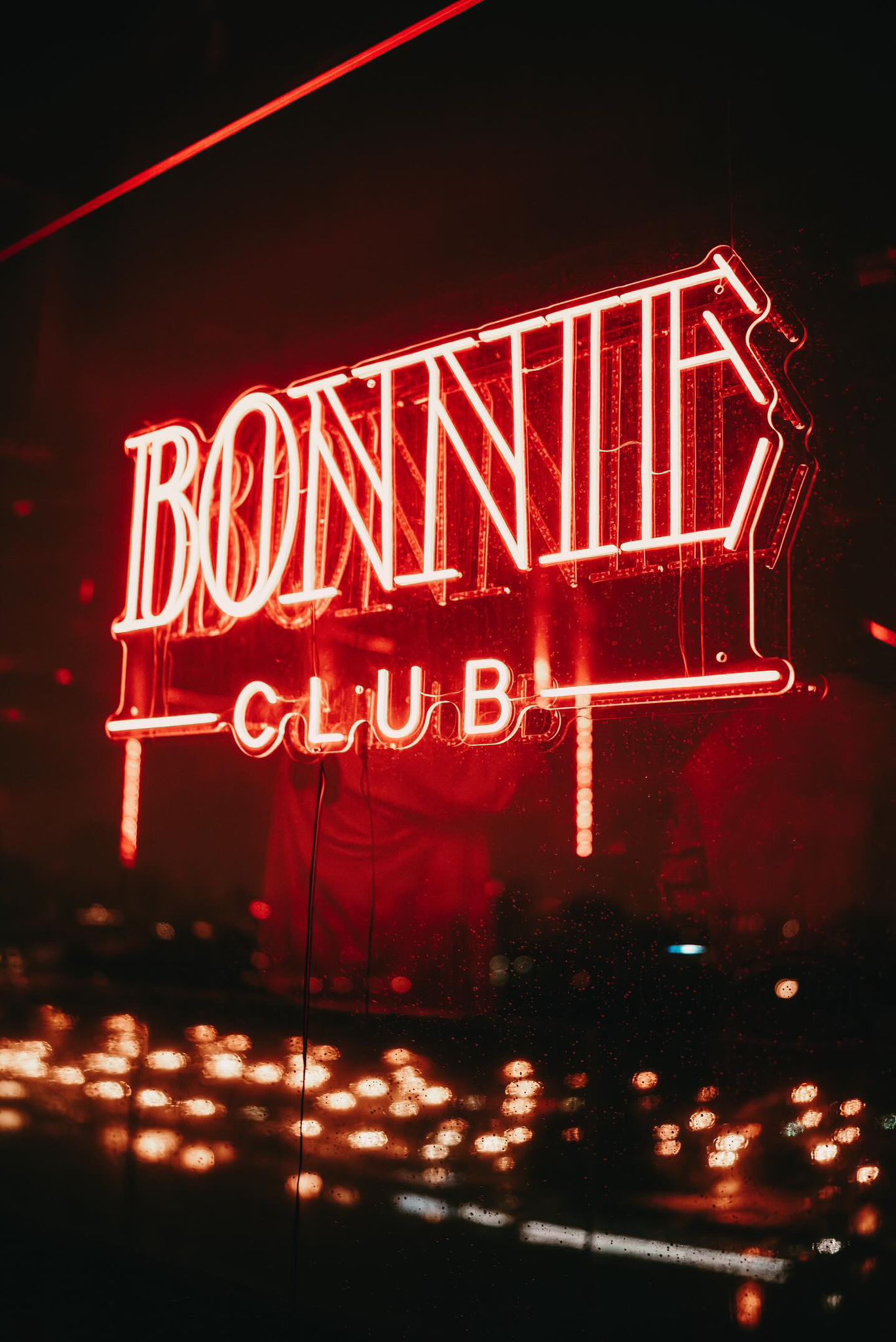 neon rouge bonnie club