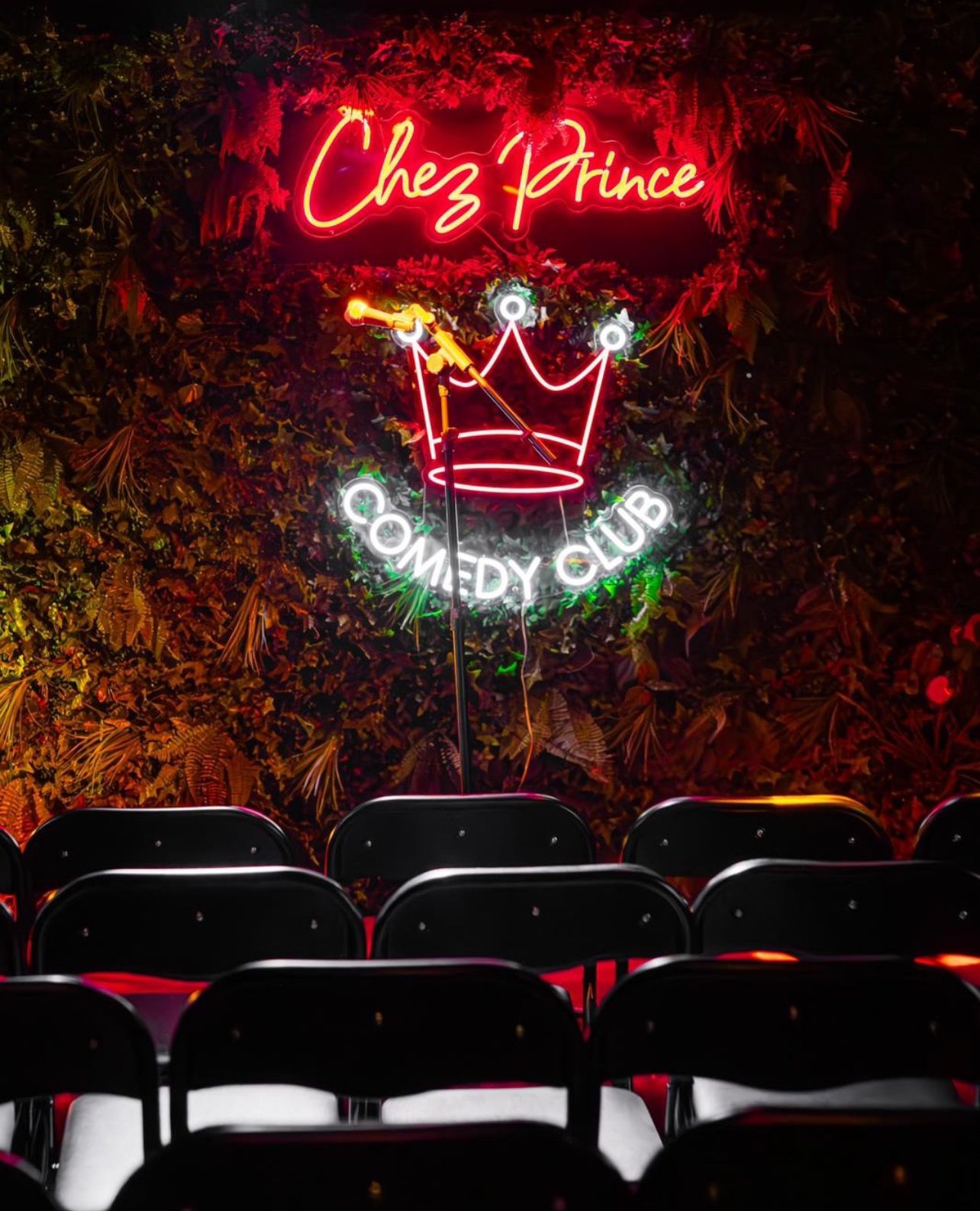 neon chez prince comedy club