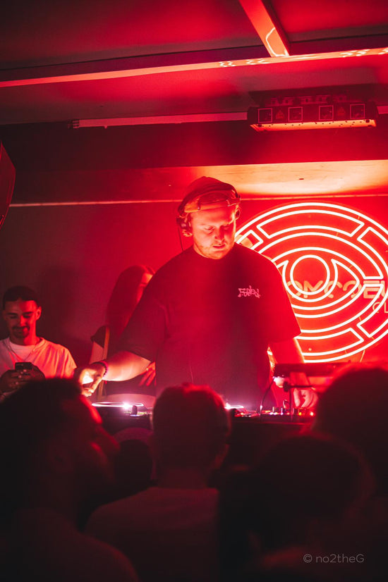 néon dj oeil rouge