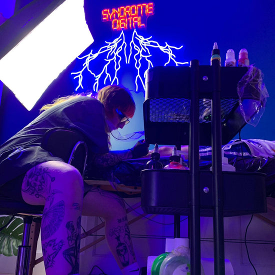 syndrome digital néon salon de tatouage