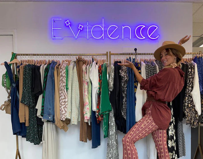 evidence neon avis magasin