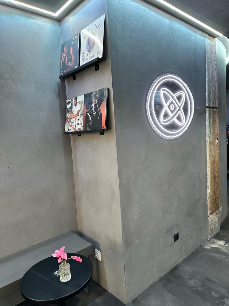 néon kayrose kitchen restaurant