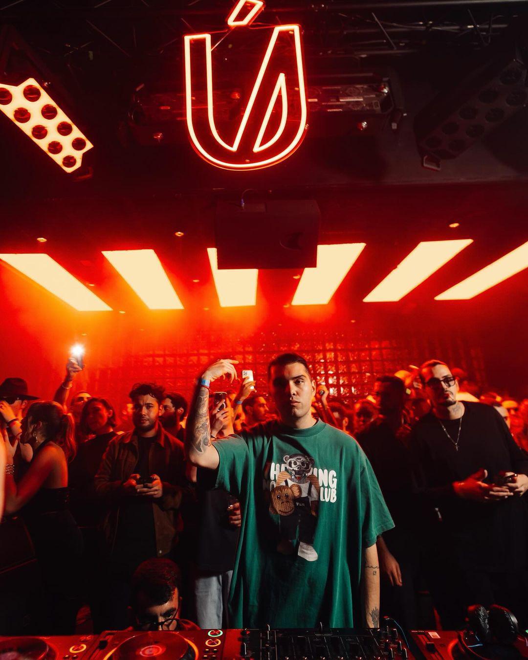 néon U soirée umana couleur rouge