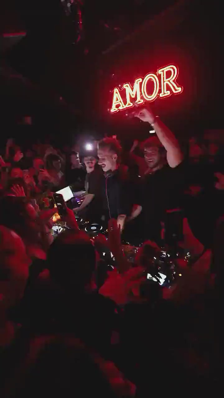 amor-neon-video-soiree